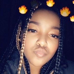 Meet your Posher, Aviona